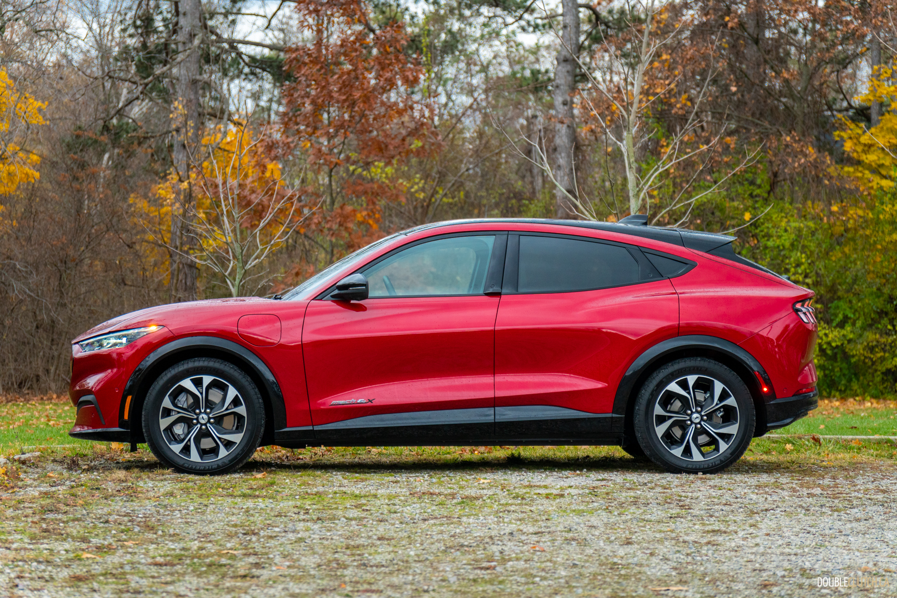 Đây là bản Ford Mustang Mach-E sắp bán tại Việt Nam: Diện mạo khác xe nhập tư, pin khủng, đầy bình có thể chạy Hà Nội - Quảng Bình - Ảnh 8.