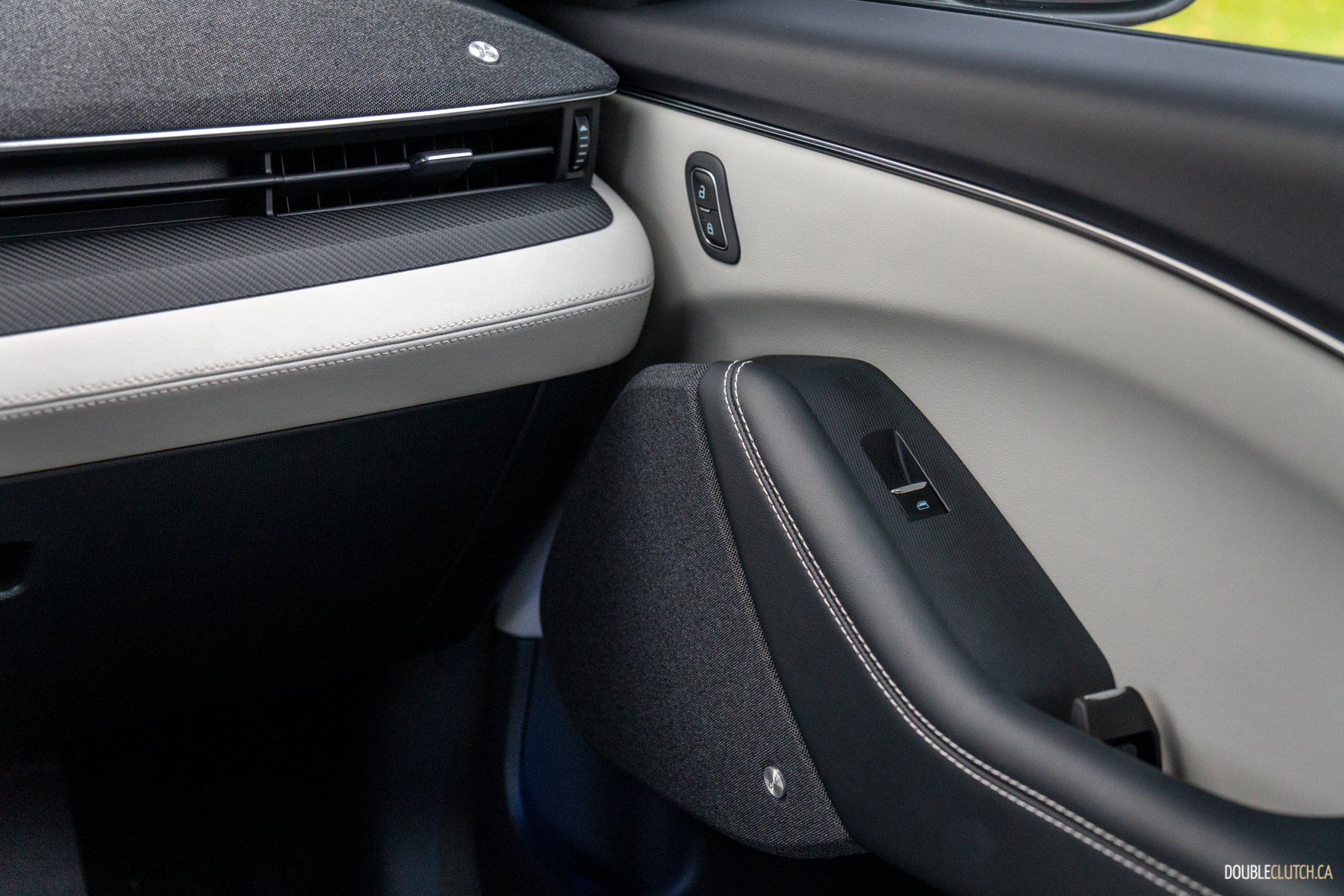 Đây là bản Ford Mustang Mach-E sắp bán tại Việt Nam: Diện mạo khác xe nhập tư, pin khủng, đầy bình có thể chạy Hà Nội - Quảng Bình - Ảnh 15.
