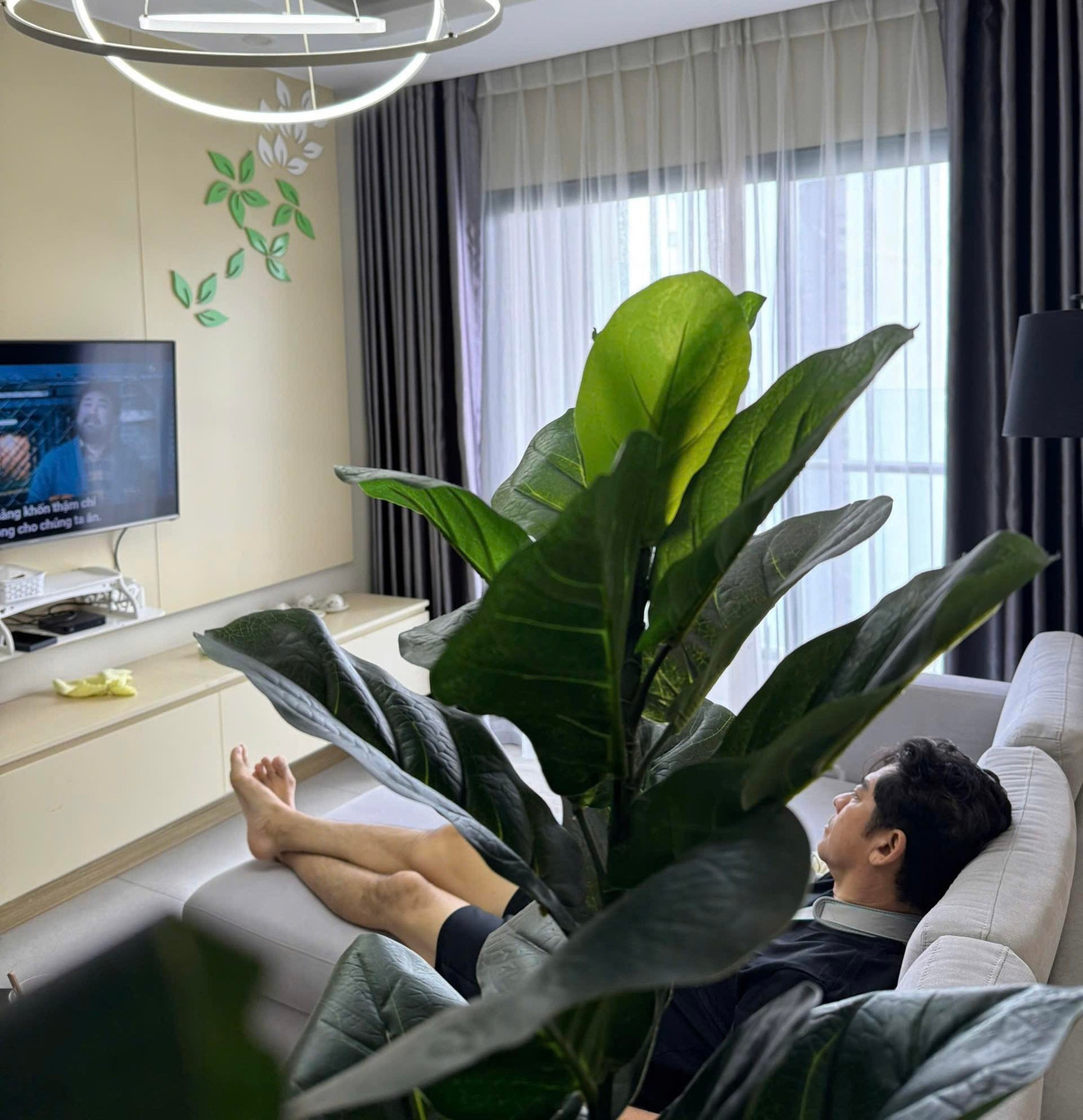 Hình ảnh Huỳnh Anh Tuấn sau đột quỵ- Ảnh 1.