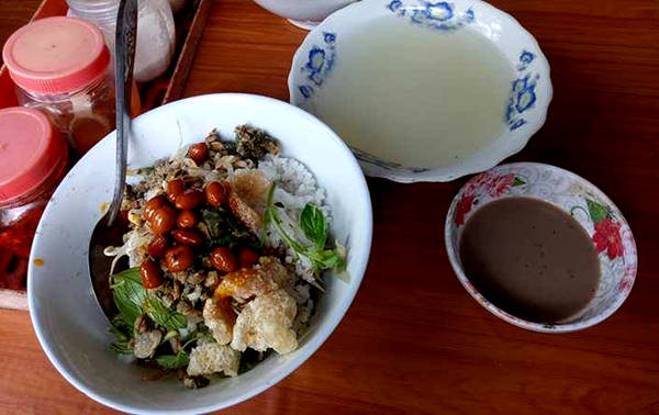 Khách Tây trầm trồ trước đặc sản
