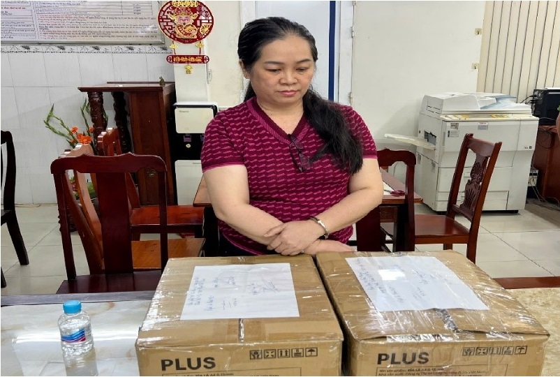 Bắt tạm giam Trưởng Văn phòng công chứng Huỳnh Thị Liêm - Ảnh 1.