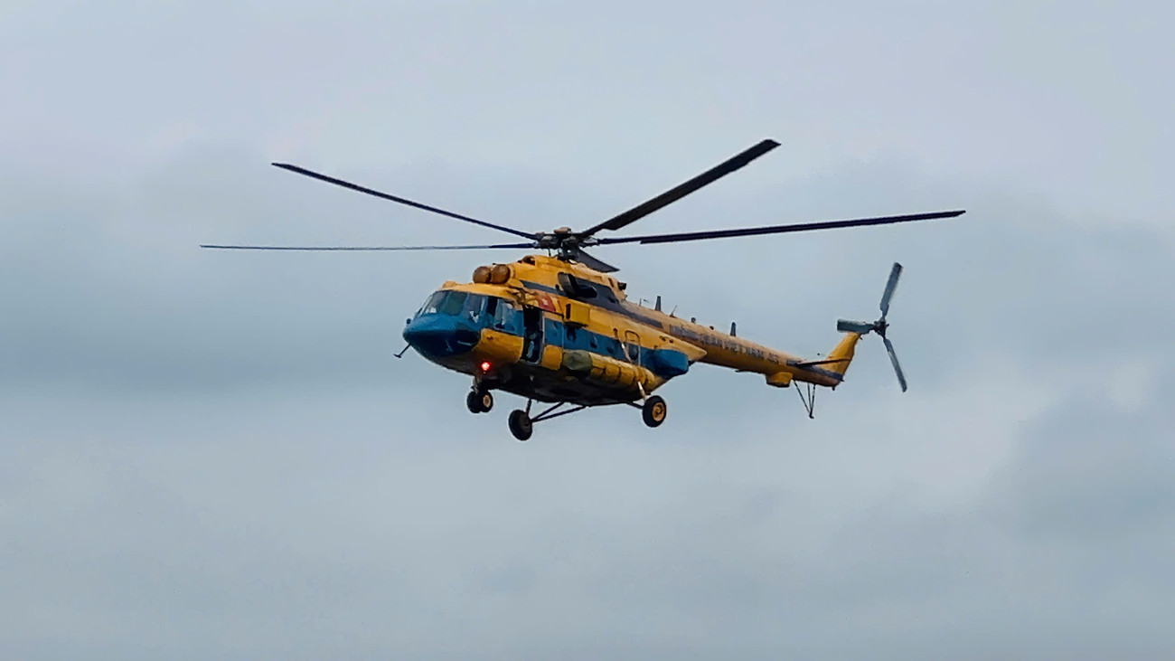Mi - 171 của Trung đoàn Không quân 916 thực hiện nhiệm vụ thả hàng cứu trợ tại Nghệ An - Ảnh 3.