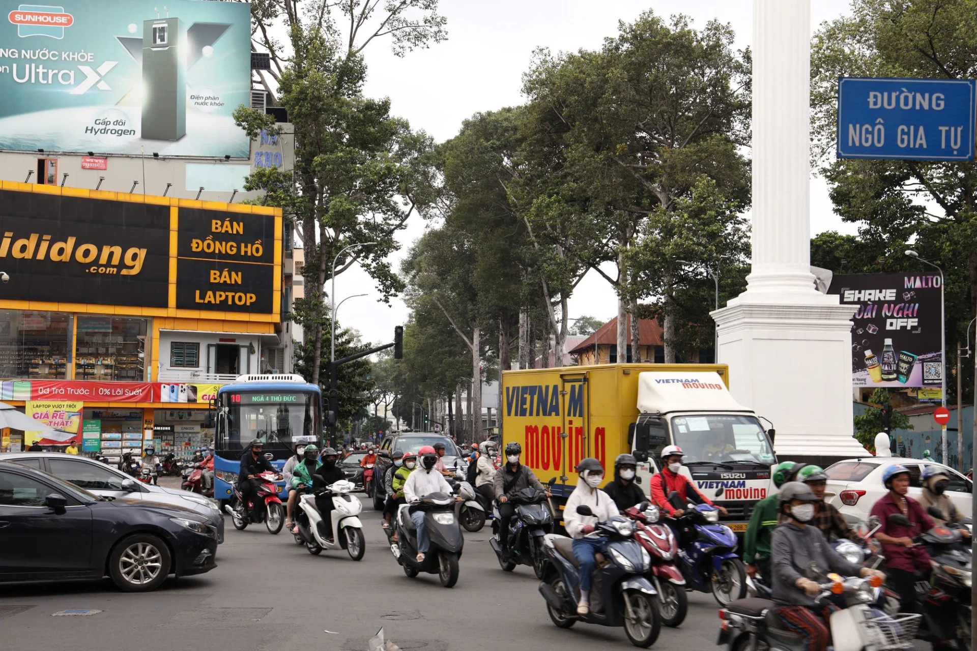 27-1753580194-3-giao-lo-thuong-xuyen-ket-xe-o-tp-hcm-sap-duoc-giai-cuu.webp
