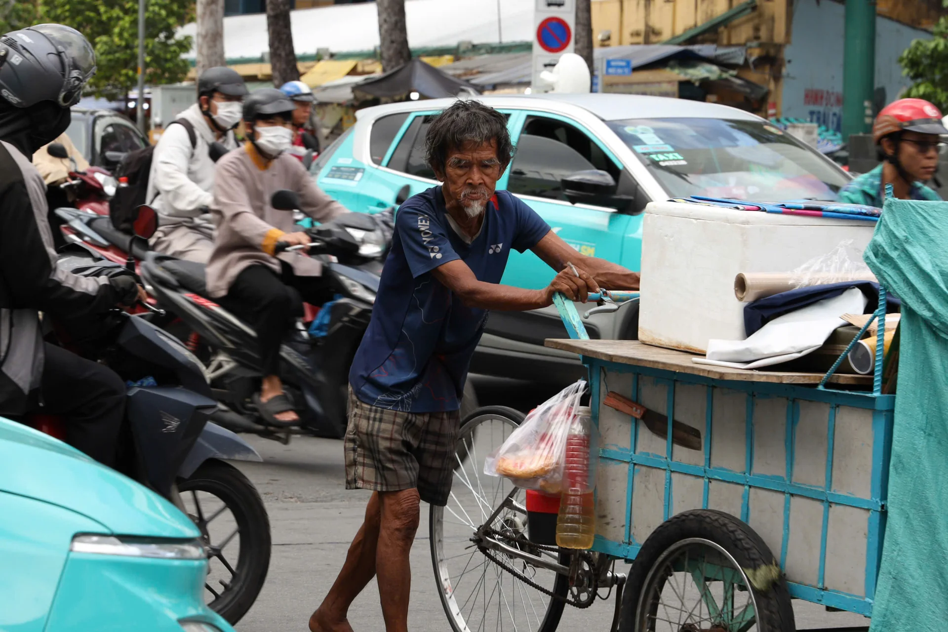 27-1753580203-3-giao-lo-thuong-xuyen-ket-xe-o-tp-hcm-sap-duoc-giai-cuu.webp
