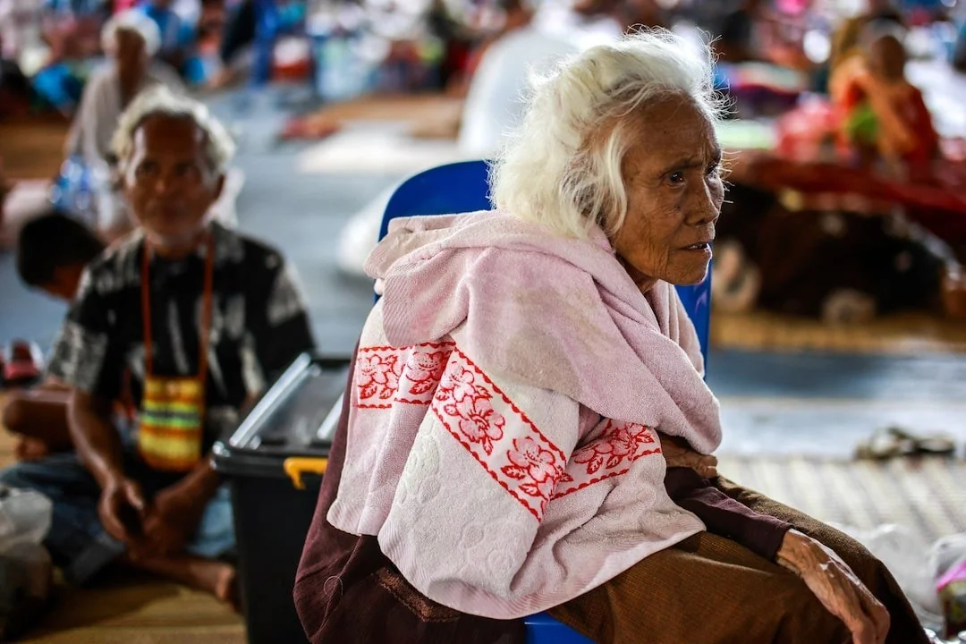 27-1753582270-cang-thang-tren-bien-gioi-keo-dai-sang-ngay-thu-ba-cong-dan-campuchia-o-thai-lan-un-un-ve-nuoc.webp