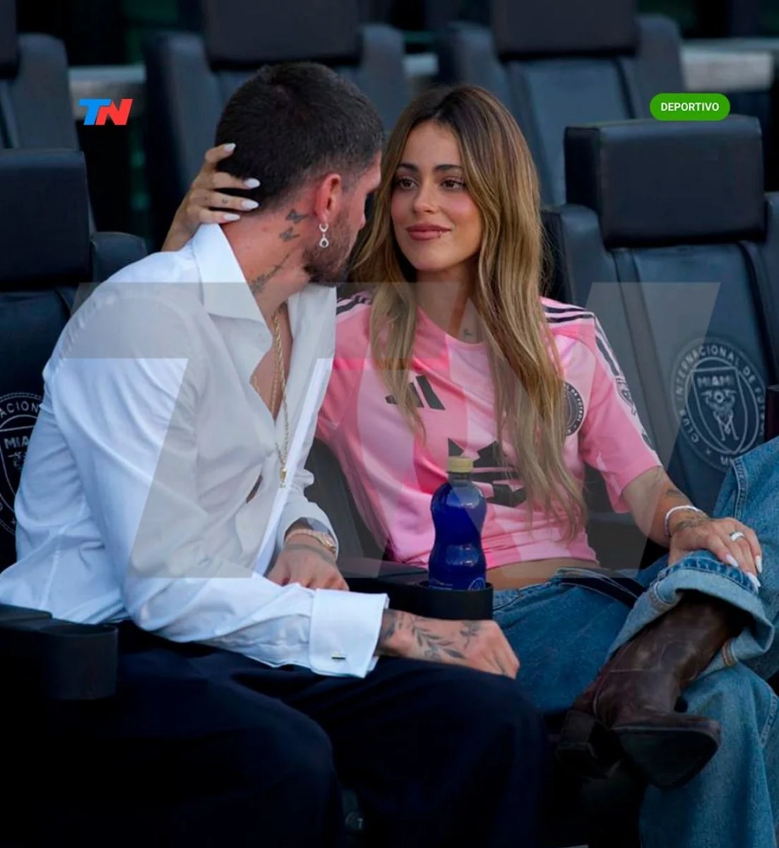 27-1753605299-ban-gai-nong-bong-ke-toi-de-paul-su-co-kho-do-voi-messi.webp