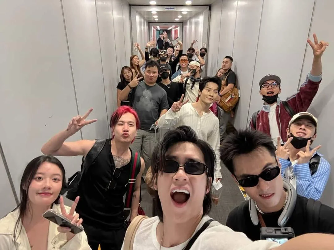 27-1753605642-tranh-cai-1-anh-trai-khong-biet-concert-to-chuc-o-my-bi-gat-khoi-show-say-hi.webp