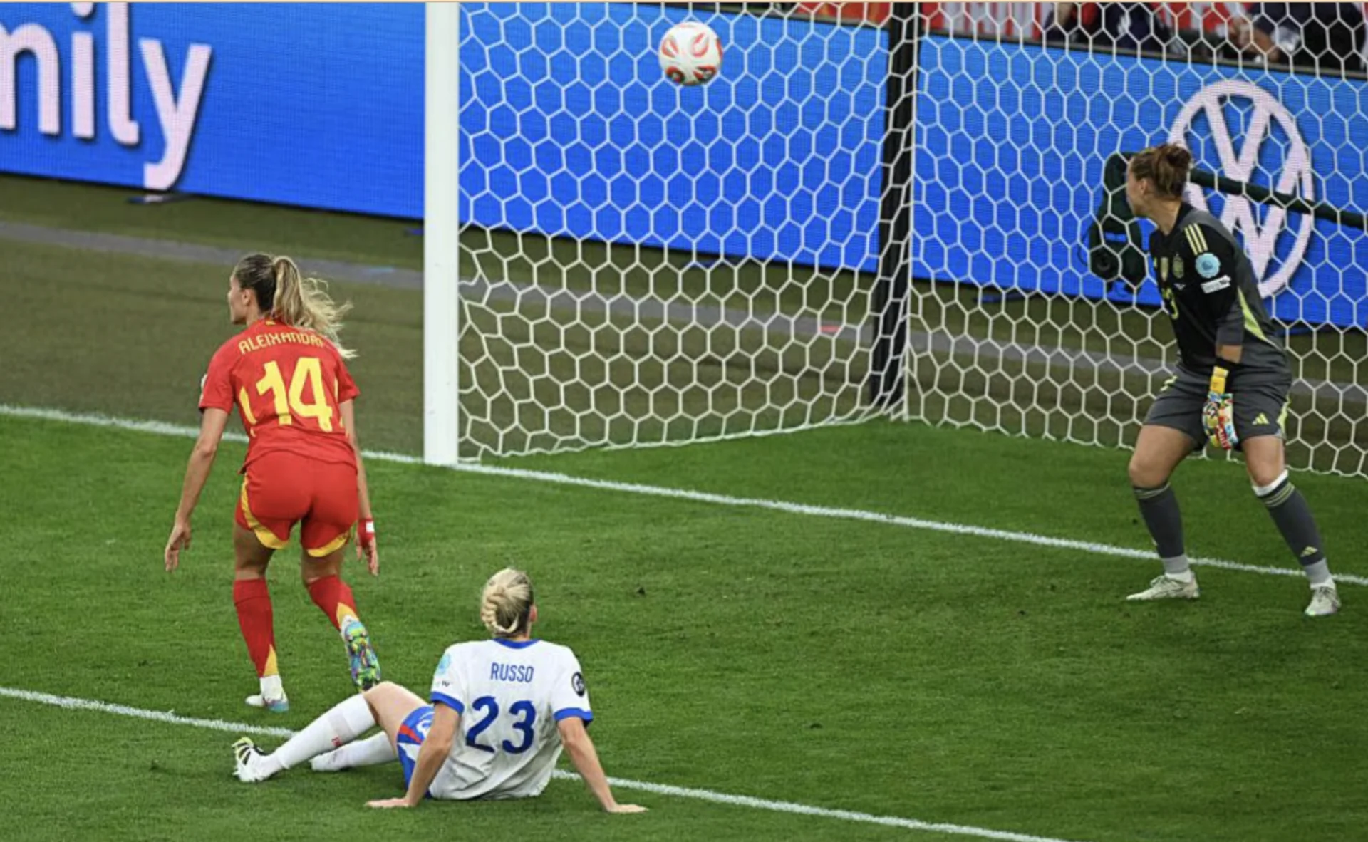Euro 2025: Thắng Tây Ban Nha ở loạt 11 m, tuyển Anh nghẹt thở bảo vệ ngôi Hậu- Ảnh 2.