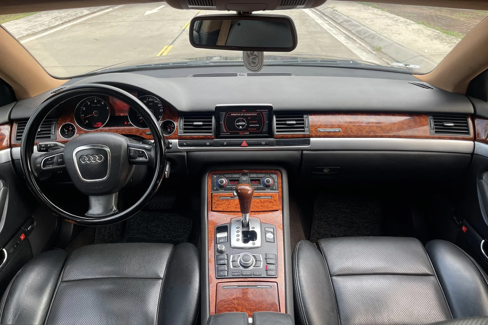 28-1753670649-xe-sang-audi-a8l-nhap-duc-ban-gia-re-hon-xe-co-kia-morning-tien-nghi-nhu-xe-moi.webp