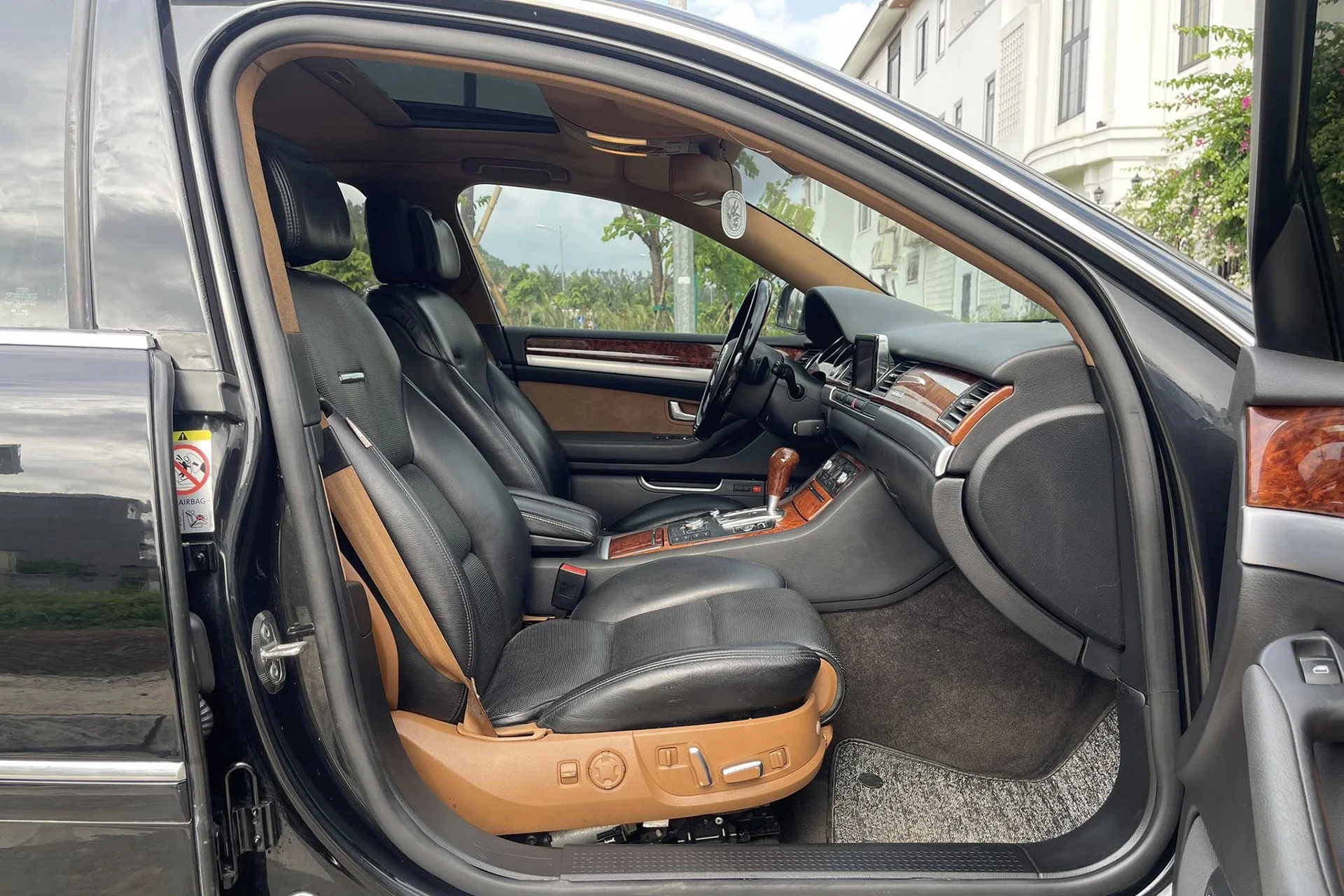 28-1753670657-xe-sang-audi-a8l-nhap-duc-ban-gia-re-hon-xe-co-kia-morning-tien-nghi-nhu-xe-moi.webp
