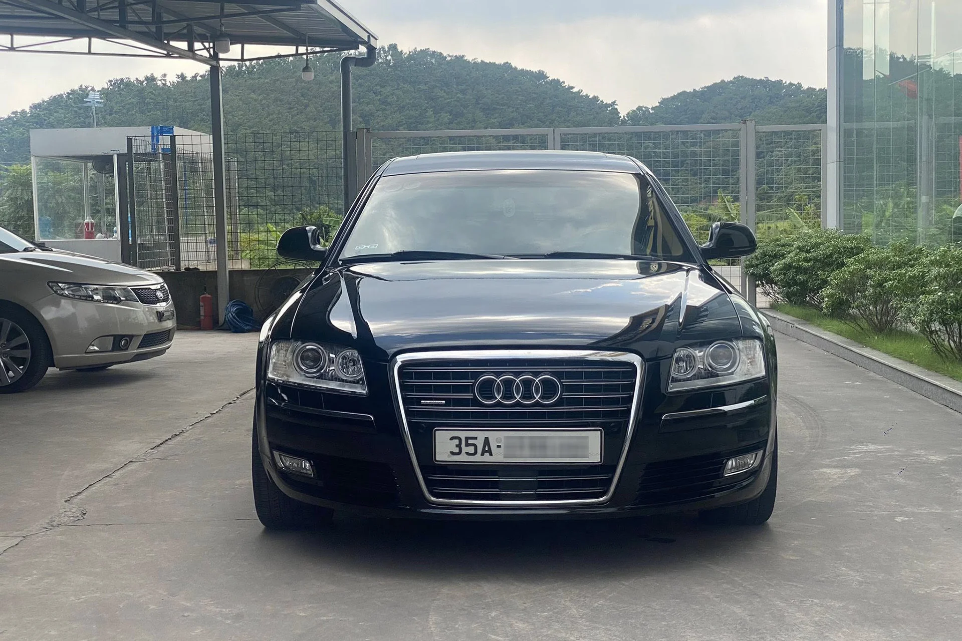 28-1753670675-xe-sang-audi-a8l-nhap-duc-ban-gia-re-hon-xe-co-kia-morning-tien-nghi-nhu-xe-moi.webp