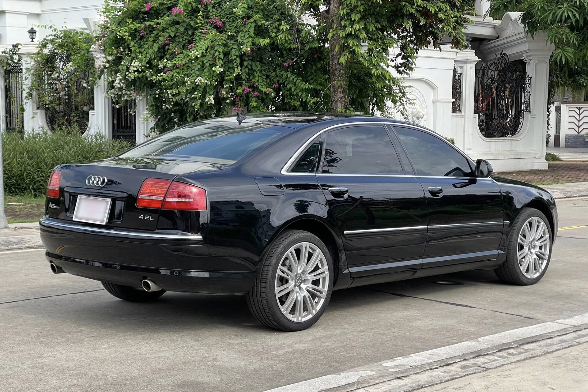 28-1753670713-xe-sang-audi-a8l-nhap-duc-ban-gia-re-hon-xe-co-kia-morning-tien-nghi-nhu-xe-moi.webp
