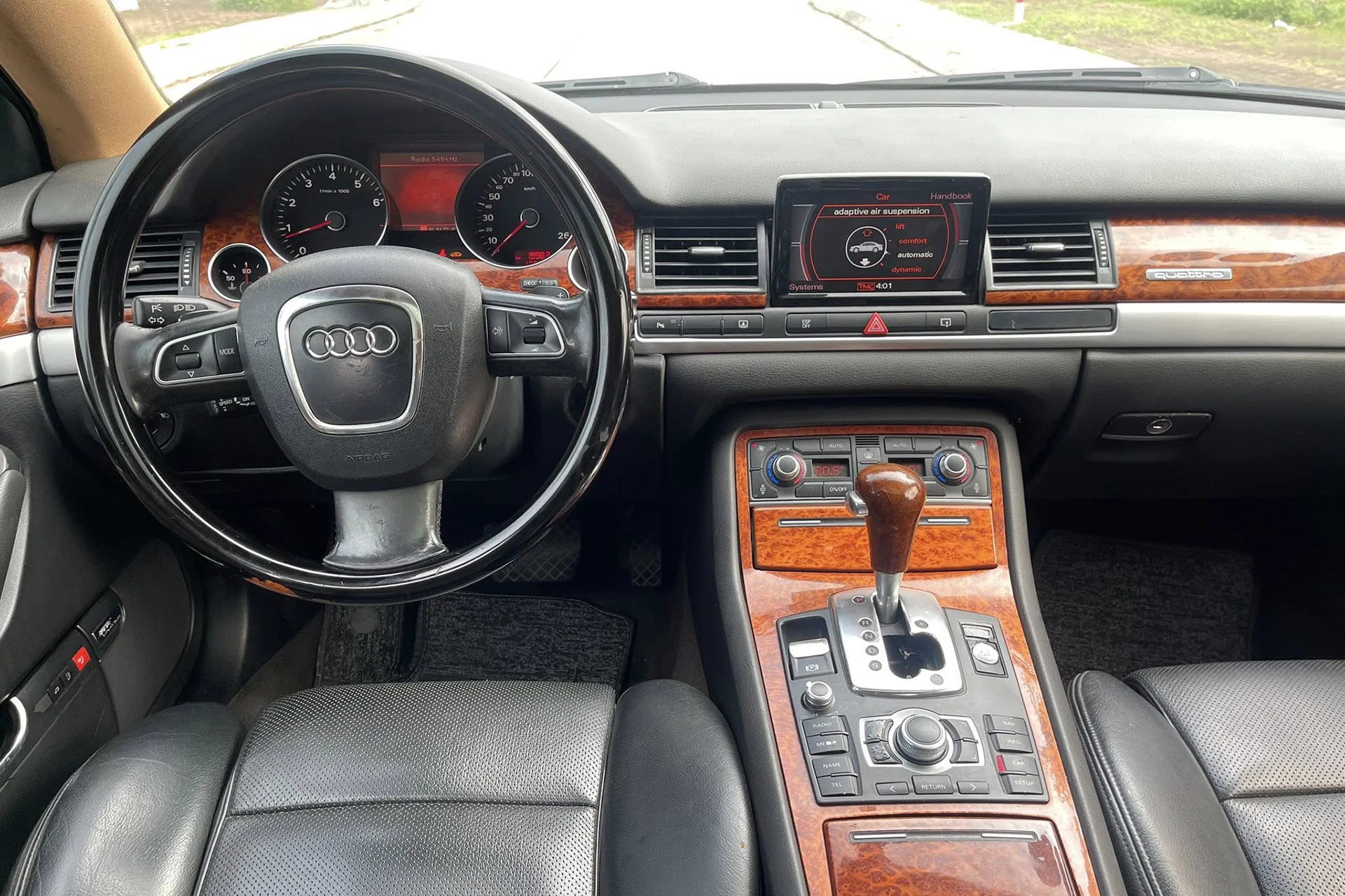 28-1753670725-xe-sang-audi-a8l-nhap-duc-ban-gia-re-hon-xe-co-kia-morning-tien-nghi-nhu-xe-moi.webp