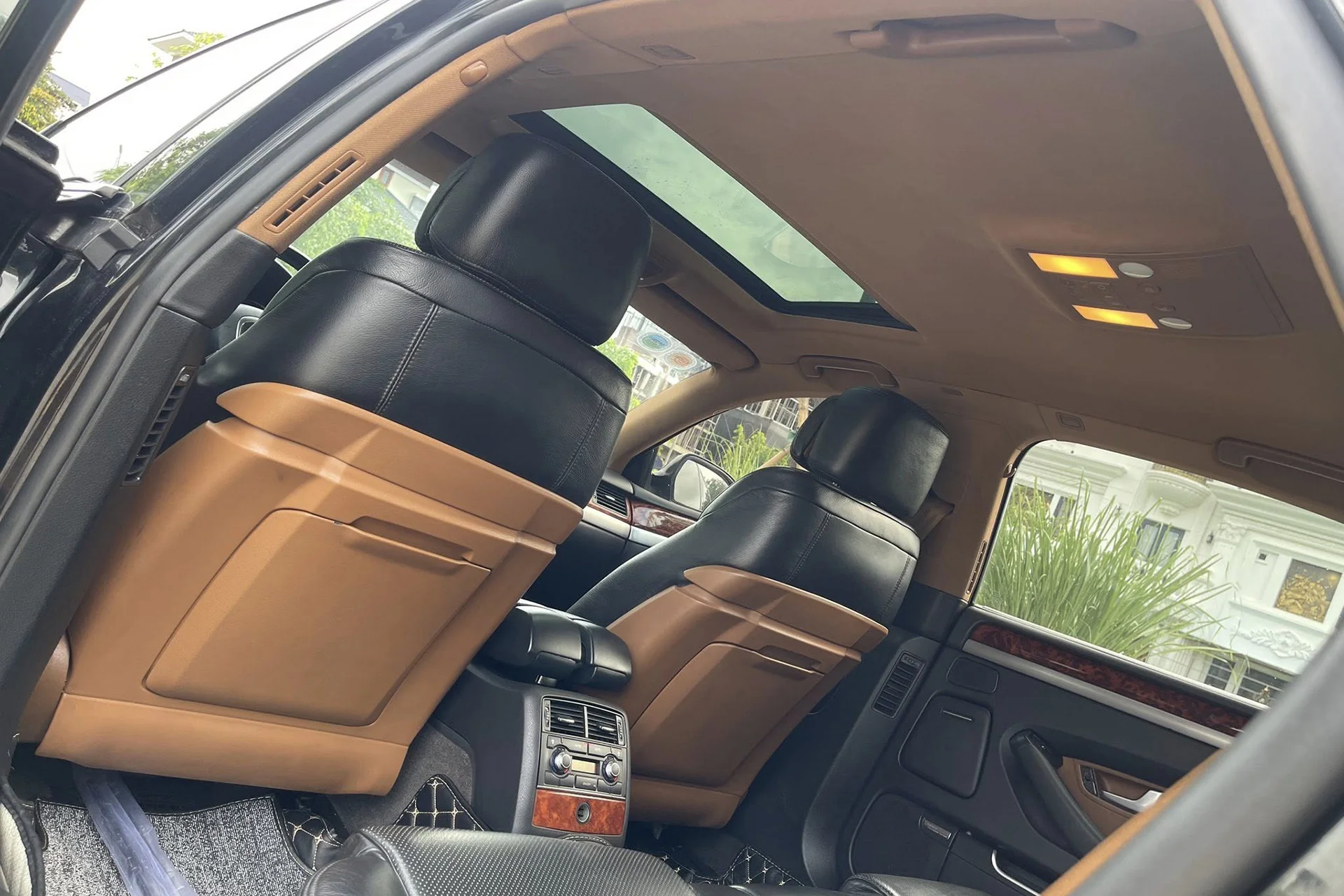 28-1753670741-xe-sang-audi-a8l-nhap-duc-ban-gia-re-hon-xe-co-kia-morning-tien-nghi-nhu-xe-moi.webp
