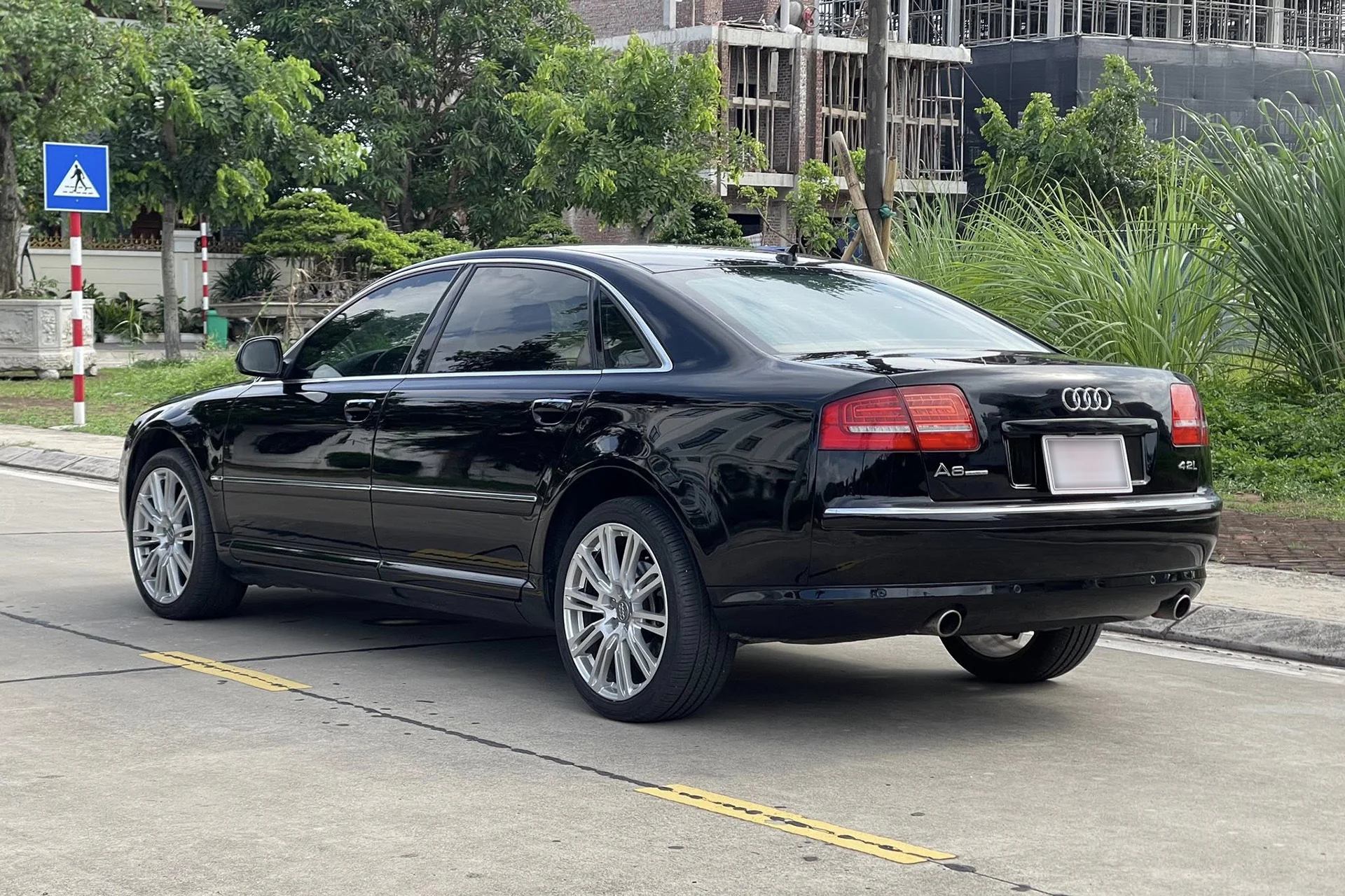 28-1753670792-xe-sang-audi-a8l-nhap-duc-ban-gia-re-hon-xe-co-kia-morning-tien-nghi-nhu-xe-moi.webp