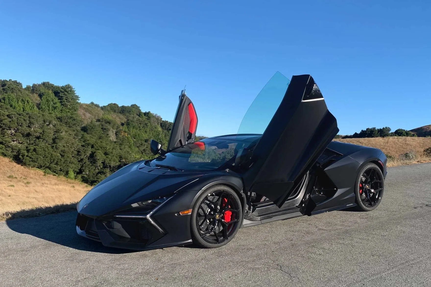 28-1753671869-sieu-xe-lamborghini-revuelto-cung-mau-minh-nhua-dat-mua-gap-loi-cua-tu-sat.webp