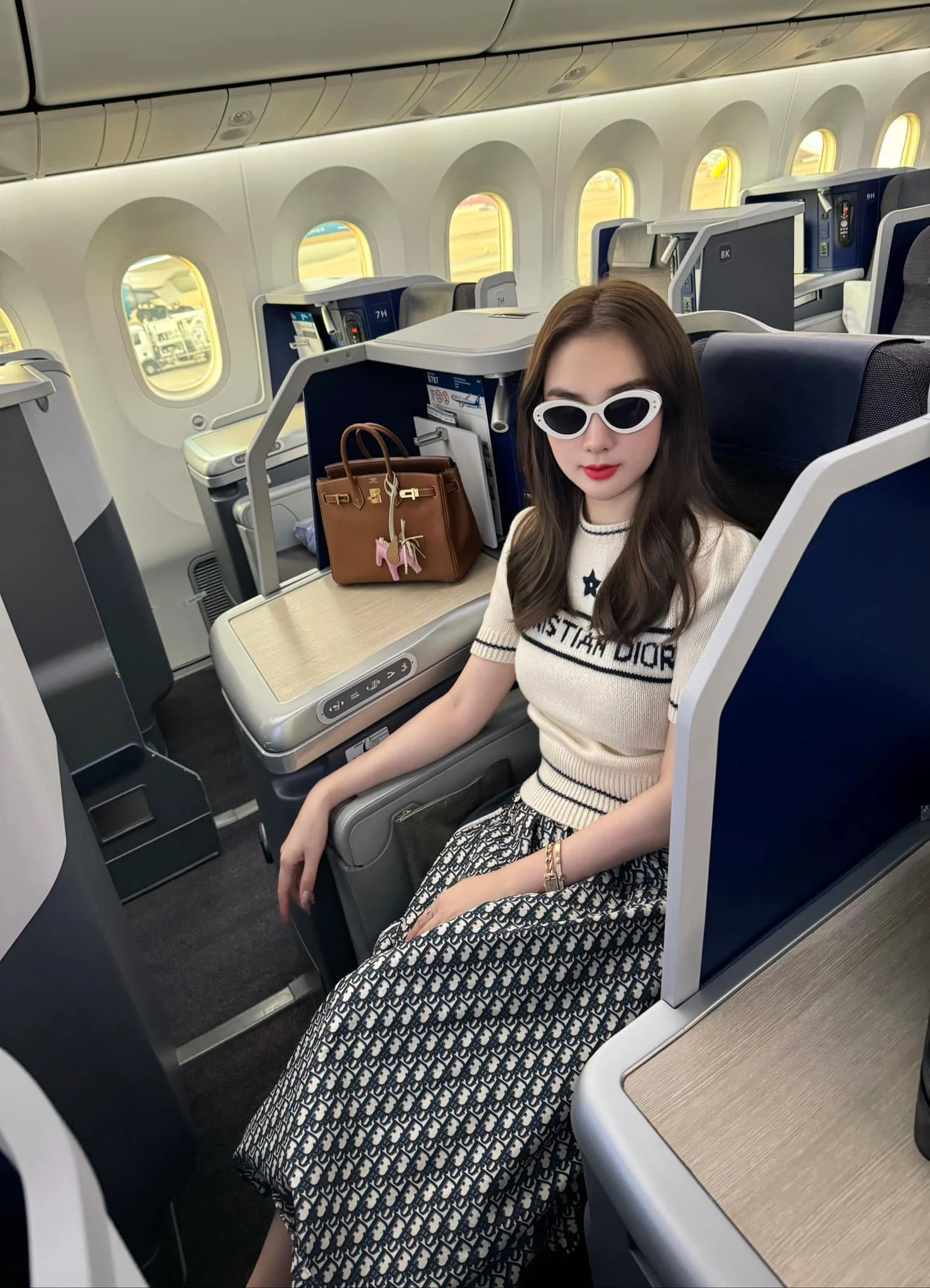 Mỹ nhân Việt nghi cố tình để lộ mối quan hệ tình cảm với bác sĩ thẩm mỹ quen mặt trong showbiz- Ảnh 7.