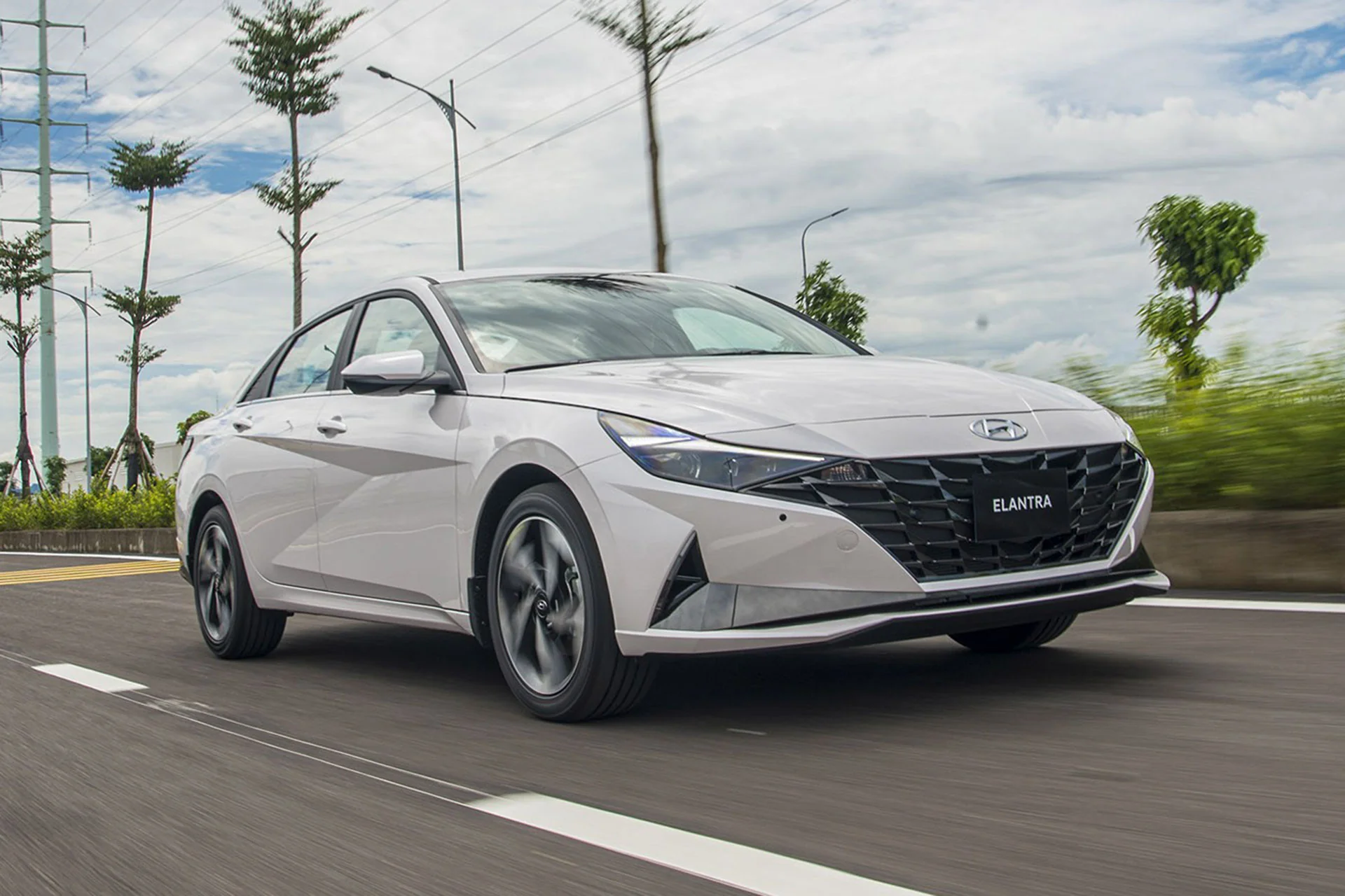 Hyundai Elantra.jpg