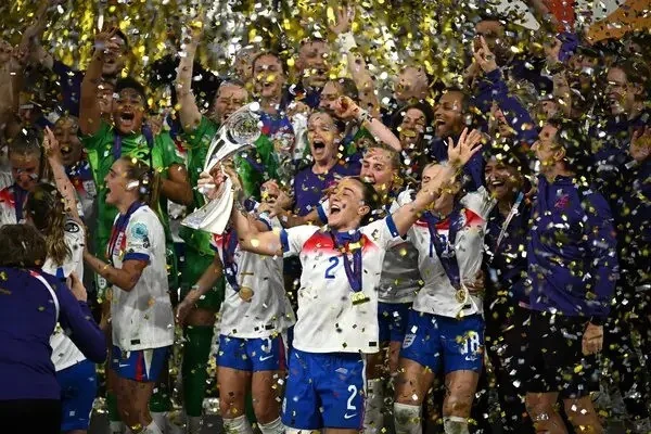 27int-england-soccer-qbpw-articlelarge.jpg