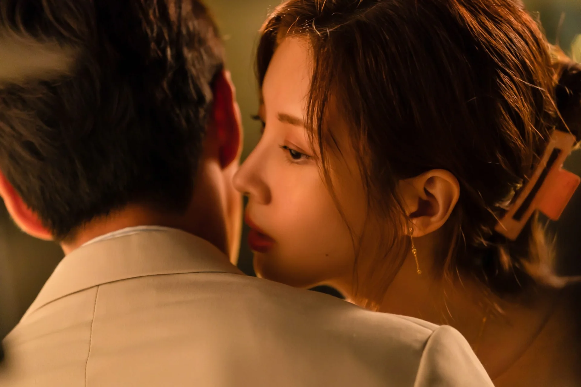 5 phim 18+ Hàn Quốc gây tranh cãi nhất 5 năm qua: Thật quá sức tưởng tượng!- Ảnh 4.
