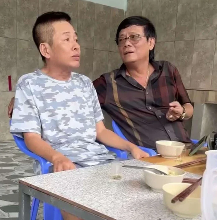 Nam nghệ sĩ là con trai “Hoàng đế đĩa nhựa Việt Nam”: Tuổi 60 tập vật lý trị liệu, châm cứu mỗi ngày - Ảnh 3.