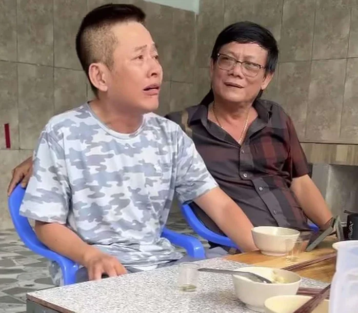 Nam nghệ sĩ là con trai “Hoàng đế đĩa nhựa Việt Nam”: Tuổi 60 tập vật lý trị liệu, châm cứu mỗi ngày - Ảnh 4.