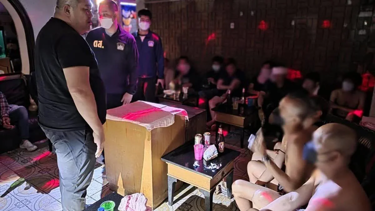44 người đàn ông thác loạn tại Bangkok - Ảnh 1.