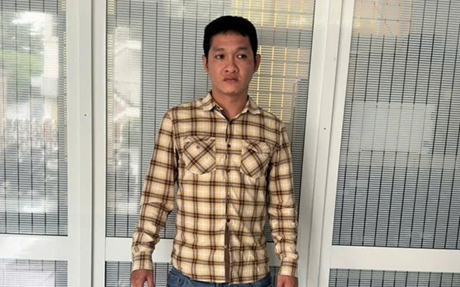 Hành vi xấu xí của gã trai khi đỡ người bị tai nạn giao thông