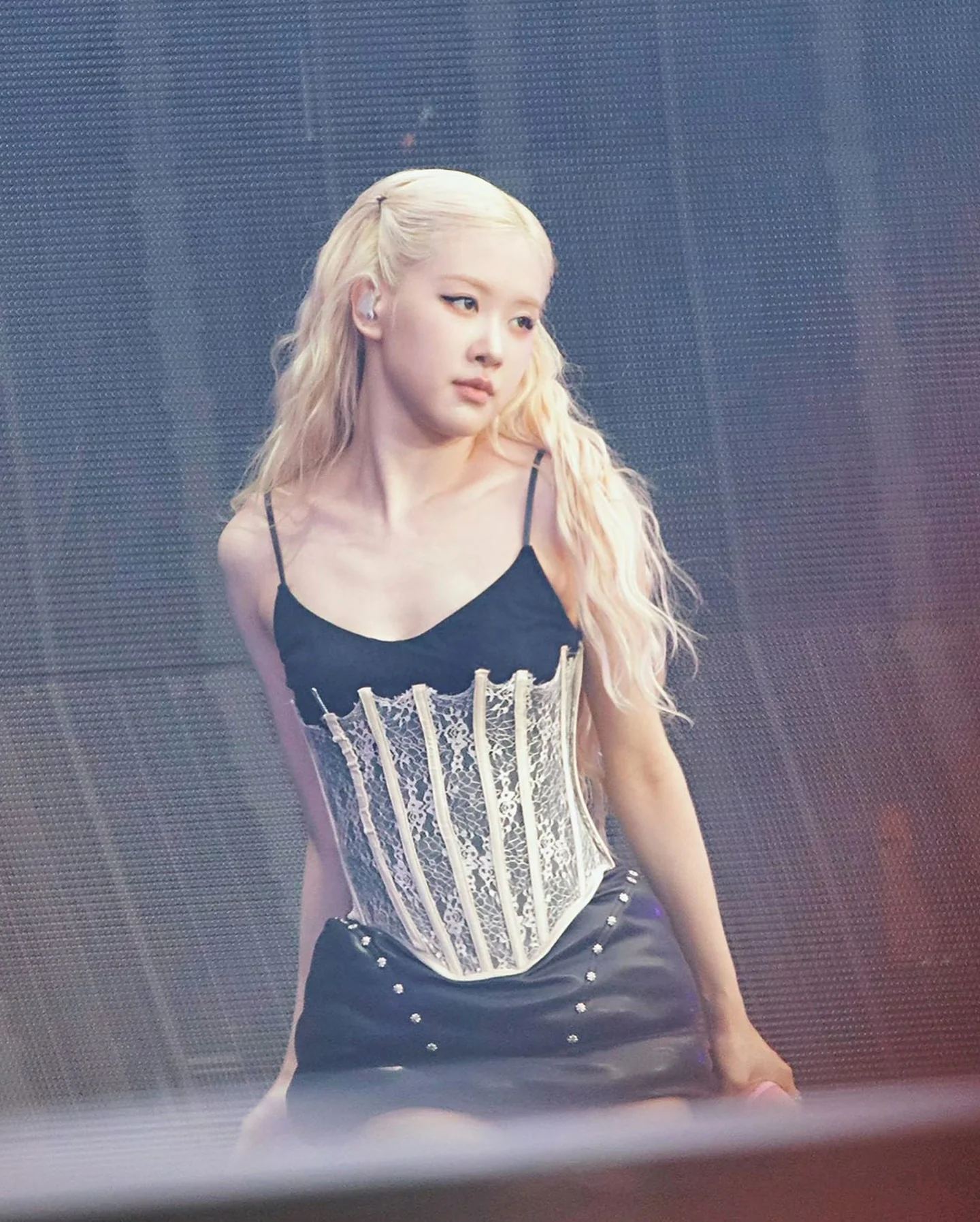 Rosé (BLACKPINK) bị quấy rối kinh hoàng ngay giữa concert, hàng vạn fan lên tiếng phẫn nộ- Ảnh 3.