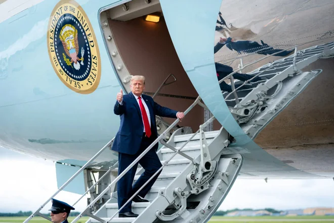 trump lau dai bay.jpg