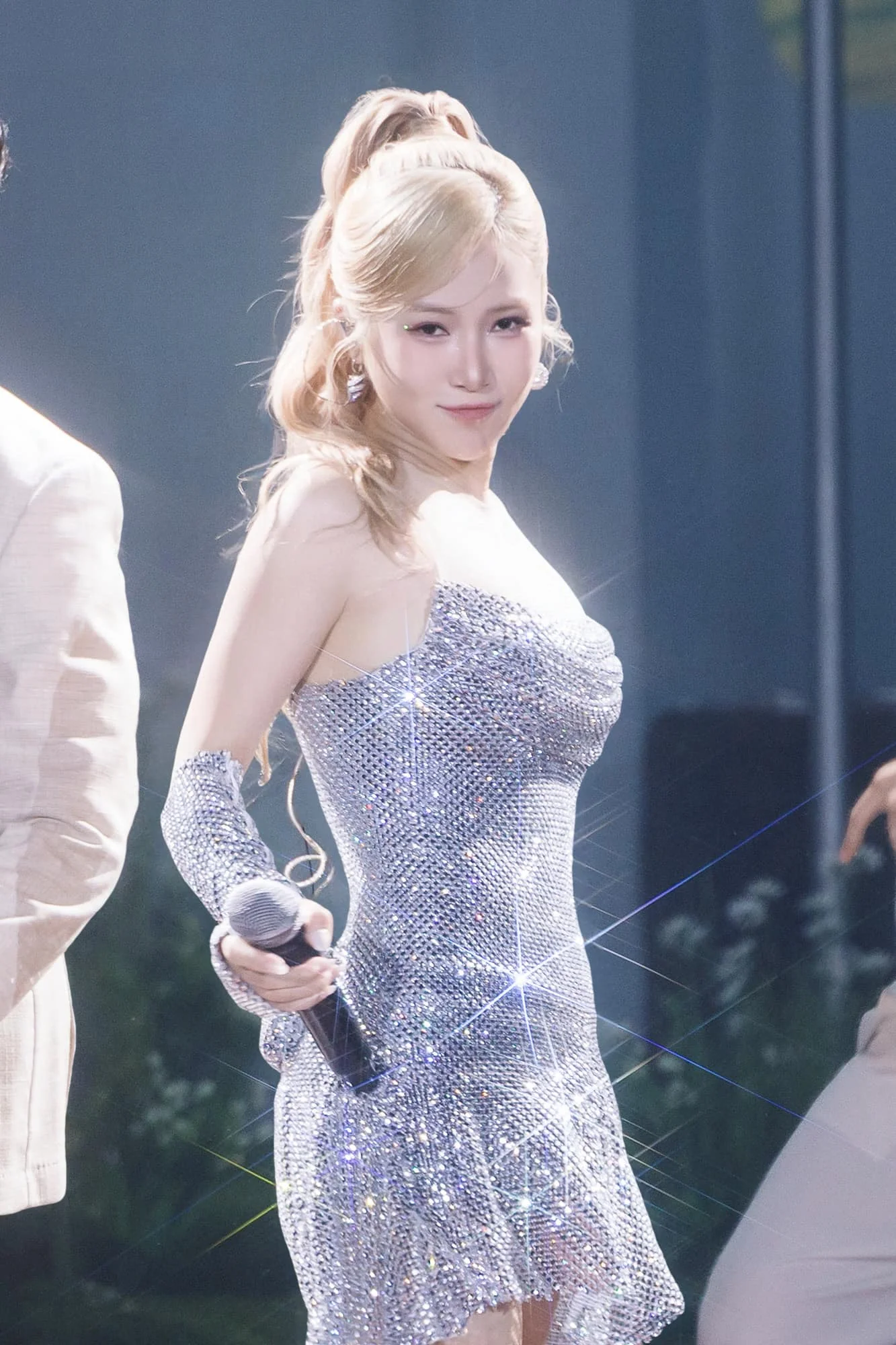 3.9 triệu lượt xem Hương Tràm bị “cướp mic”, giọng hát đẳng cấp diva nay đành nhường bước 1 người- Ảnh 1.