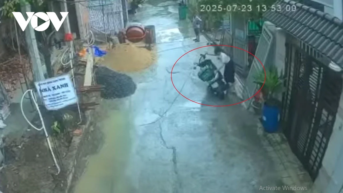 kiem diem nu can bo phuong o tp.hcm vi hanh vi xo nga xe may cua shipper hinh anh 1