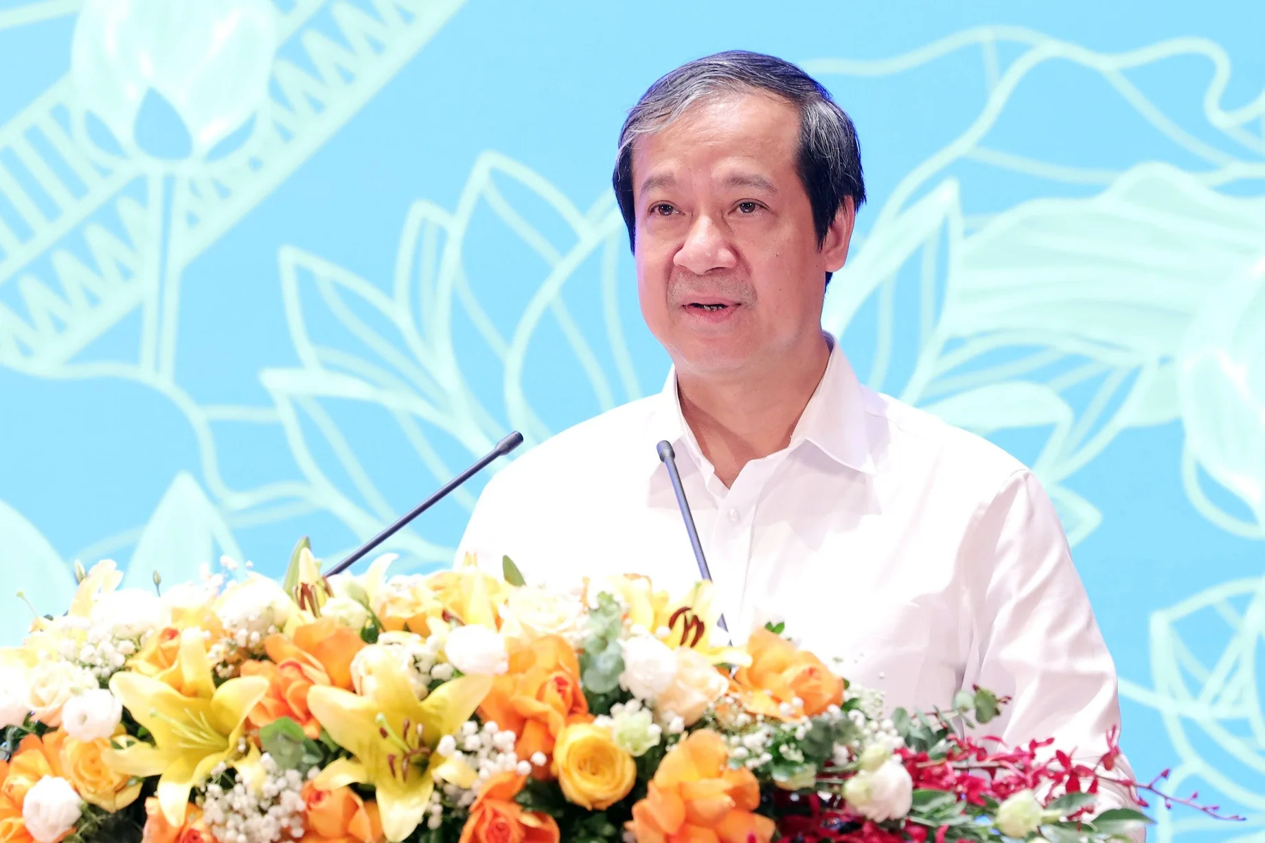 29-1753788385-bo-truong-gd-dt-nam-hoc-moi-se-trien-khai-rat-nhieu-quyet-sach-lon.webp
