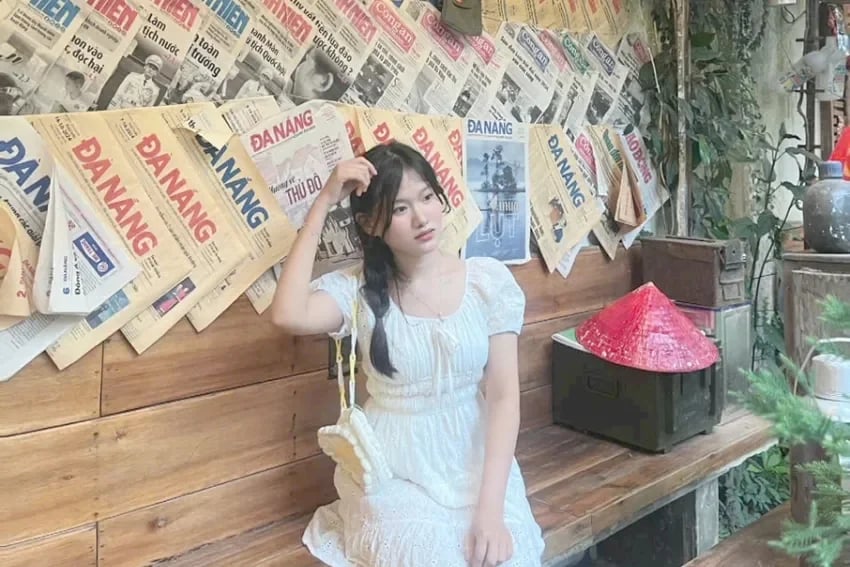Gia cảnh đáng thương và cách hành xử 10 điểm của nữ sinh lấm lem bùn đất giữa lũ lịch sử ở Nghệ An- Ảnh 2.