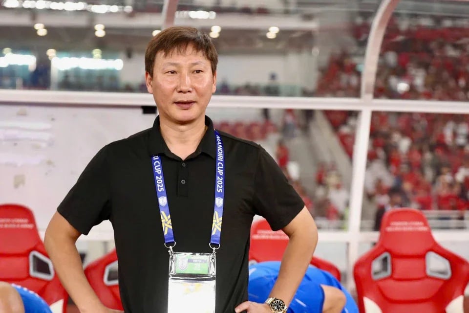 30-1753840214-hlv-kim-sang-sik-len-tieng-ve-chien-thuat-la-cua-u23-viet-nam.webp
