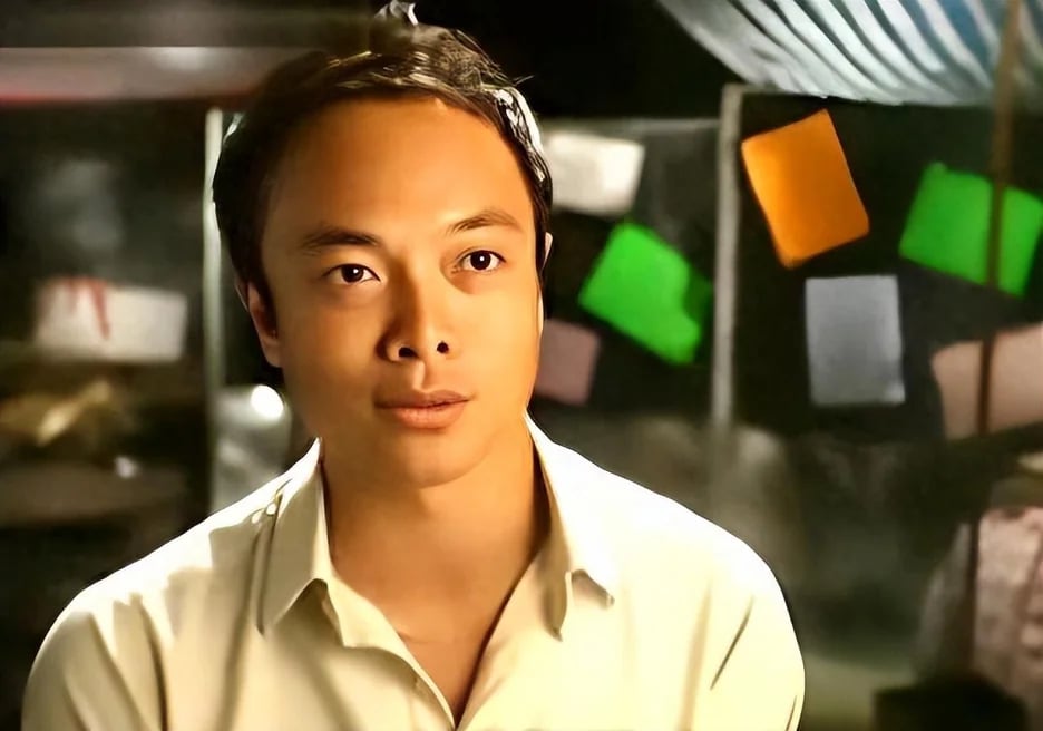 Thiếu gia tuyên bố “thông minh như tôi không lo nghèo”, hôm sau vô gia cư, làm shipper mới nghẹn ngào khóc: “Kiếm 300.000 đồng khó quá”- Ảnh 1.