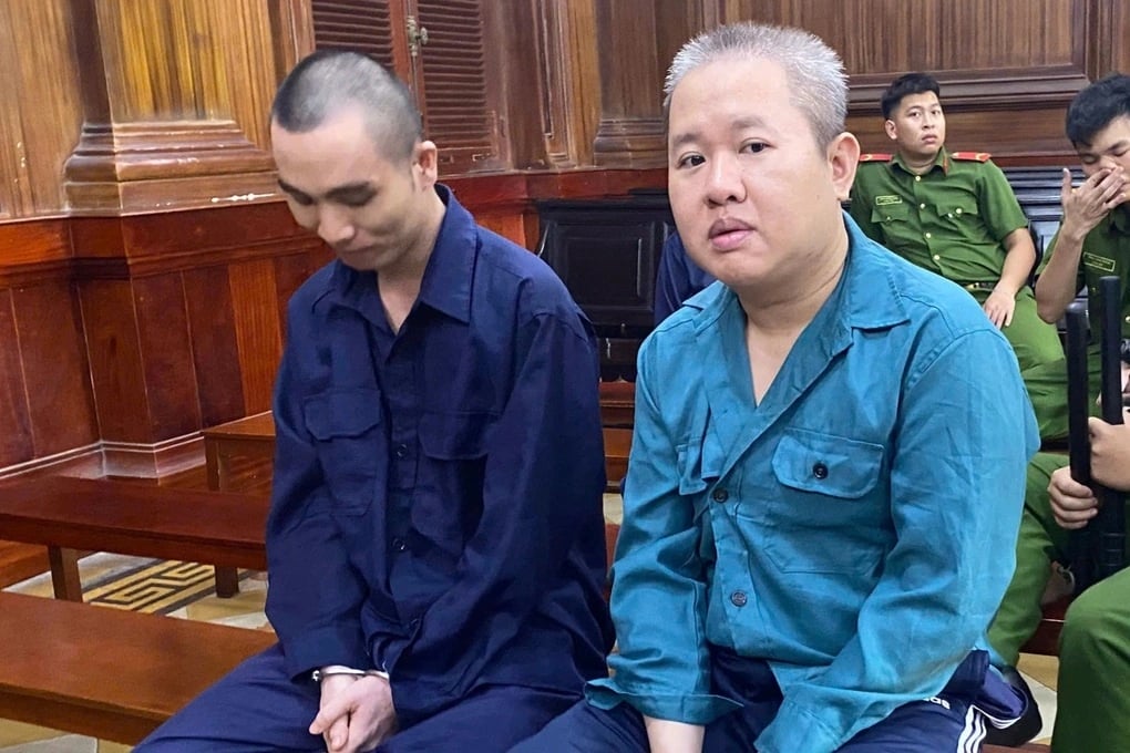 vach-tran-chieu-tro-giay-phep-ra-ngoai-cua-tiep-vien-karaoke-ban-dam-1753865490.webp