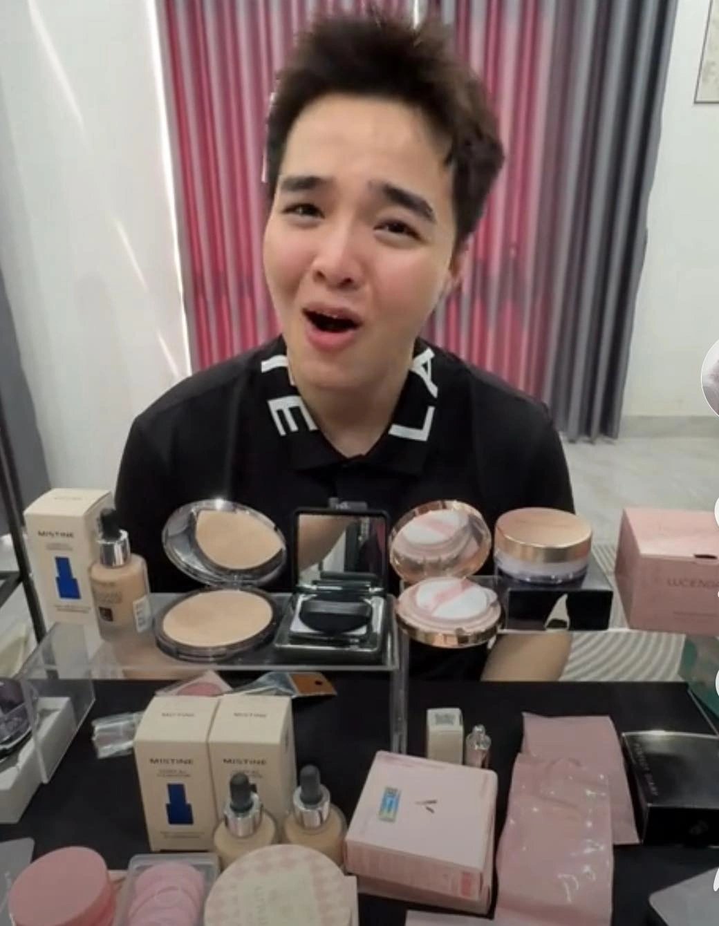 Nóng: TikToker Tun Phạm bị Cục Thuế TP. Hà Nội truy thu và xử phạt gần 500 triệu đồng do không đăng ký thuế, không kê khai thu nhập từ livestream bán hàng- Ảnh 1.