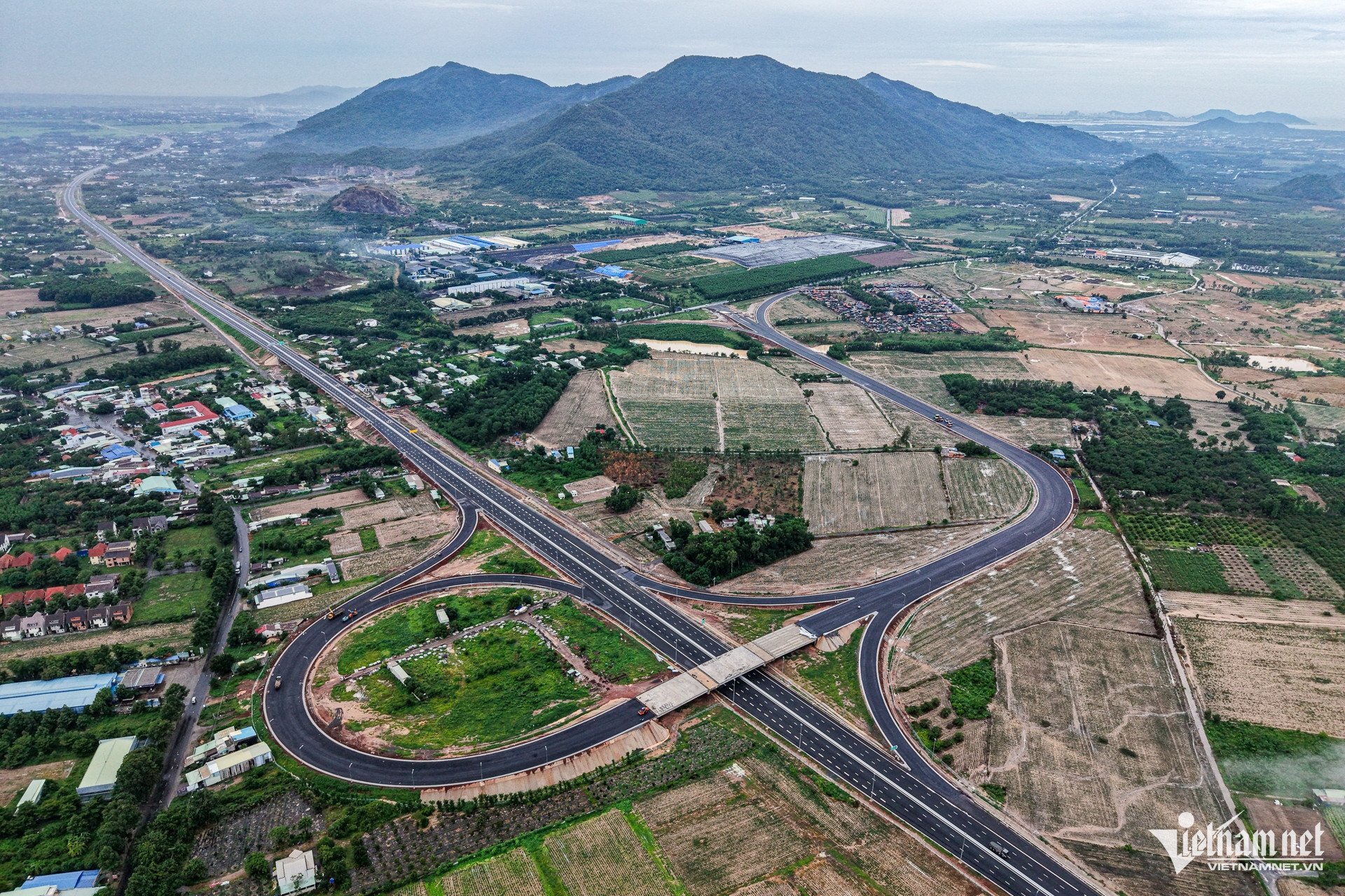 W-cao toc bien hoa vung tau Nguyễn Huế 12.jpg