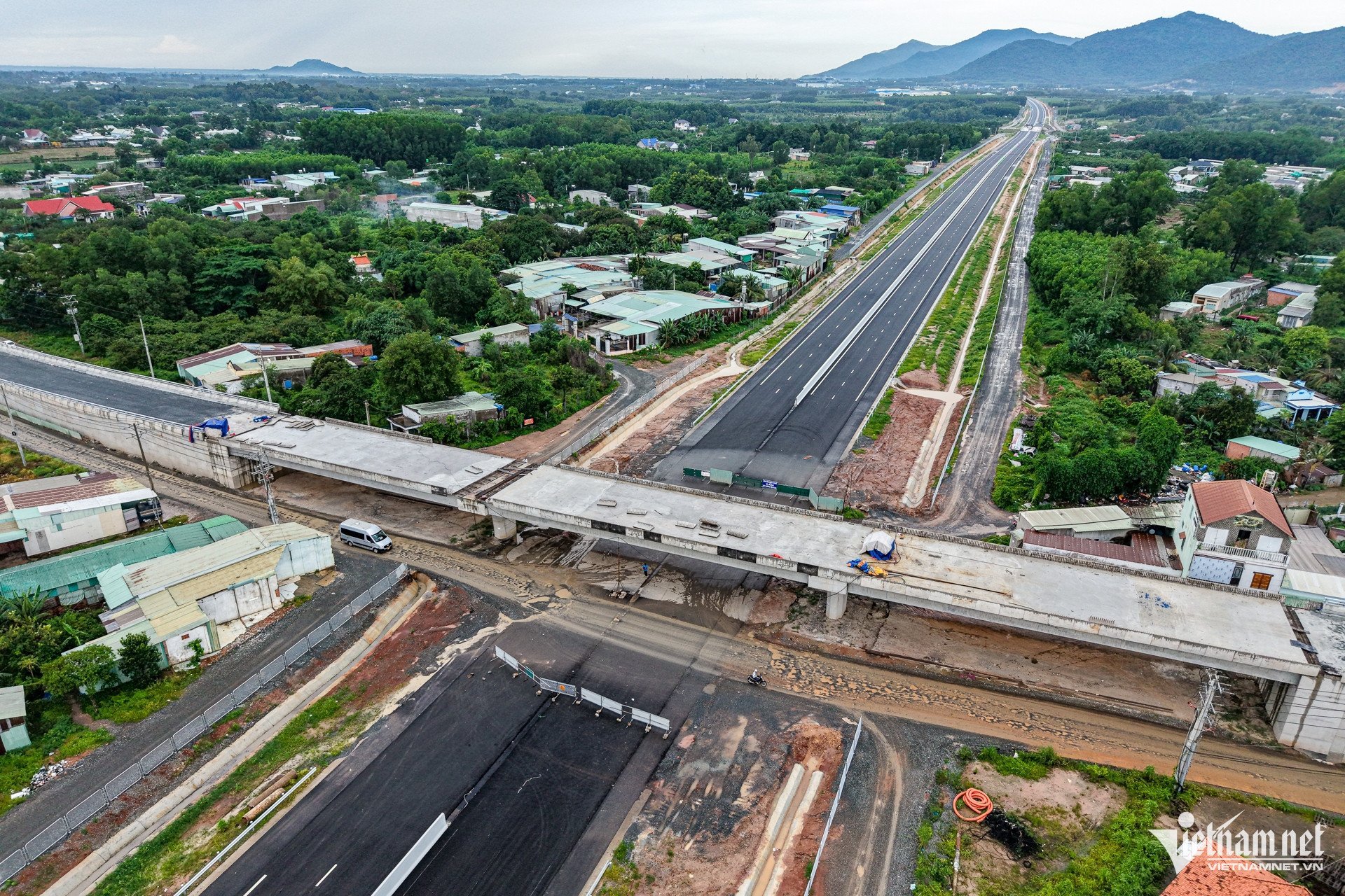 W-cao toc bien hoa vung tau Nguyễn Huế 3.jpg