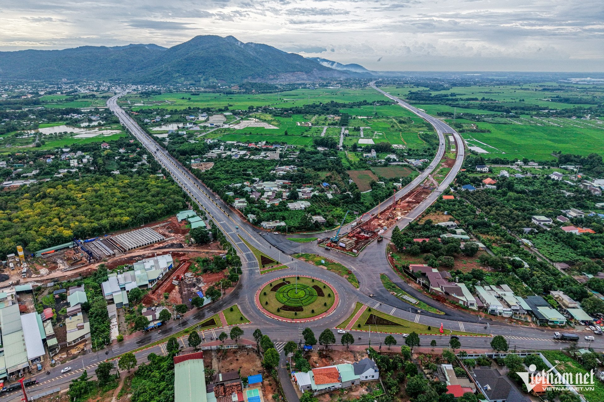W-cao toc bien hoa vung tau Nguyễn Huế 15.jpg