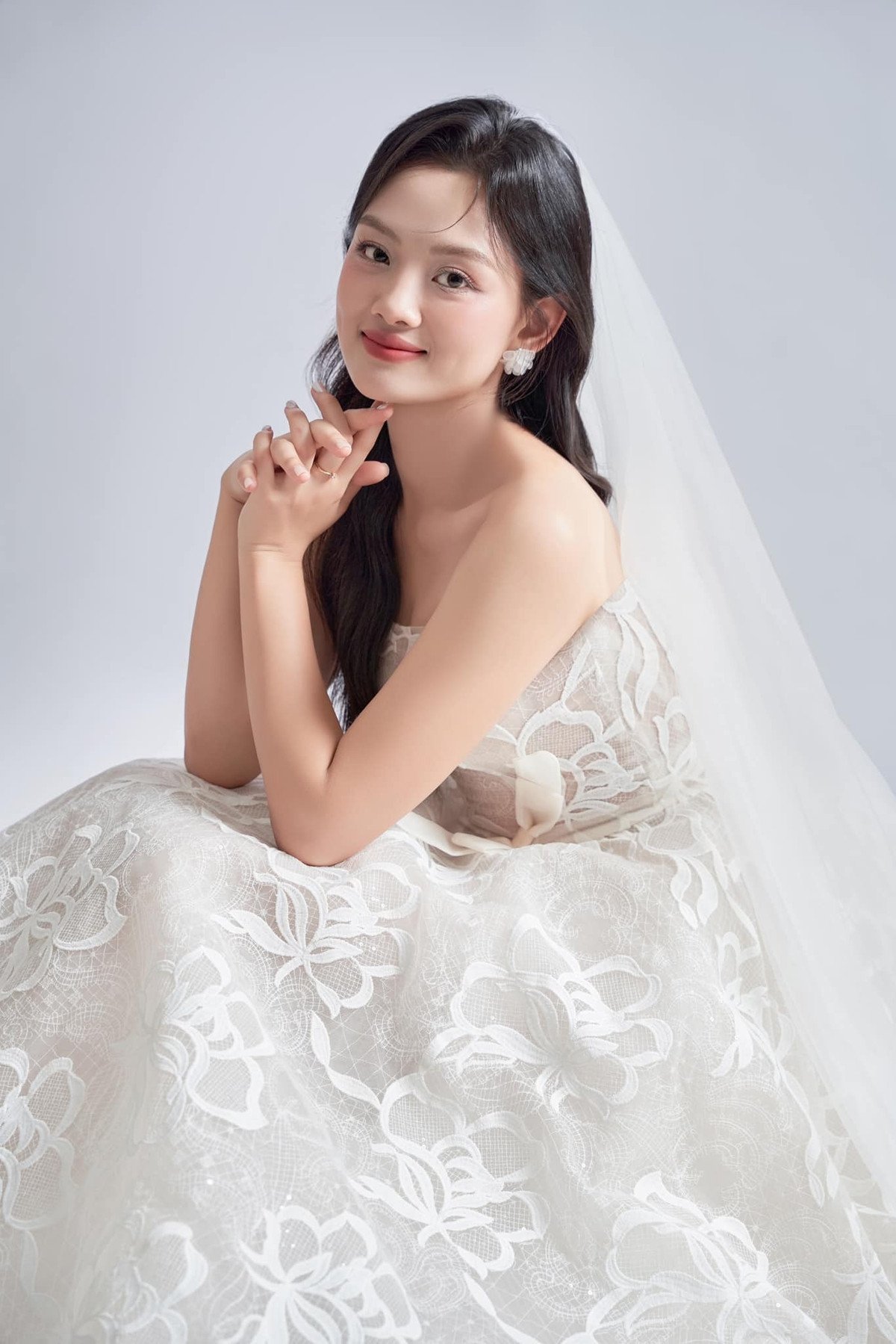 Chuyện tình của Thu Hoài và ông xã Bảo Anh cũng được nhiều người ví như 