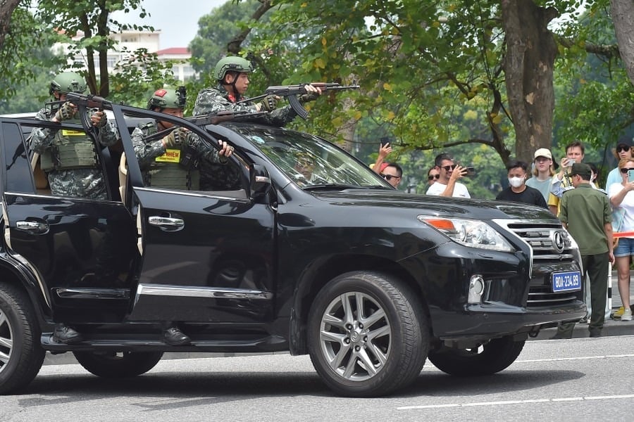 31-1753948728-can-canh-canh-sat-dac-nhiem-hop-luyen-du-day-nhay-vong-lua-trinh-dien-khi-cong-thuong-thua-ben-ho-guom.jpg