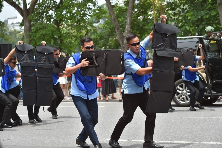 31-1753948728-can-canh-canh-sat-dac-nhiem-hop-luyen-du-day-nhay-vong-lua-trinh-dien-khi-cong-thuong-thua-ben-ho-guom.jpg