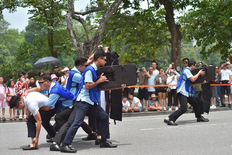 31-1753948728-can-canh-canh-sat-dac-nhiem-hop-luyen-du-day-nhay-vong-lua-trinh-dien-khi-cong-thuong-thua-ben-ho-guom.jpg