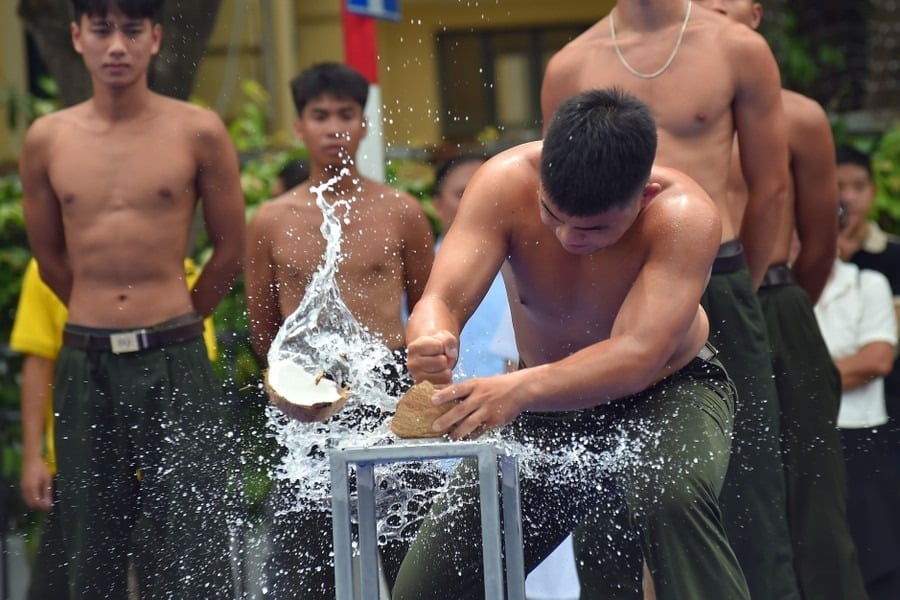 31-1753948728-can-canh-canh-sat-dac-nhiem-hop-luyen-du-day-nhay-vong-lua-trinh-dien-khi-cong-thuong-thua-ben-ho-guom.jpg