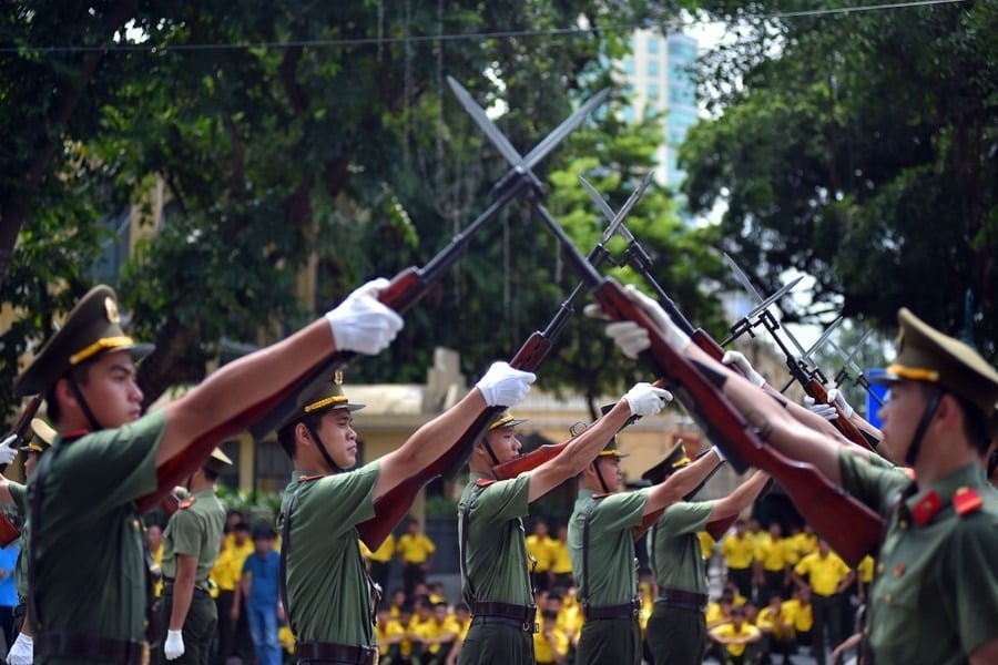 31-1753948810-can-canh-canh-sat-dac-nhiem-hop-luyen-du-day-nhay-vong-lua-trinh-dien-khi-cong-thuong-thua-ben-ho-guom.jpg
