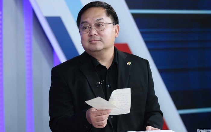 31-1753957130-ong-hoang-nam-tien-pho-chu-tich-hoi-dong-truong-dai-hoc-fpt-dot-ngot-qua-doi.jpg