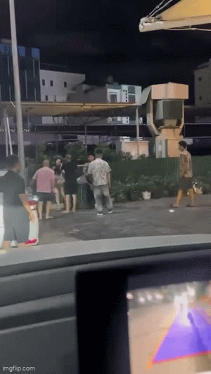Nhóm đàn ông đánh người phụ nữ ở Quảng Ninh: Hé lộ cảnh người đàn ông áp sát, ôm nạn nhân trước quán hát - Ảnh 2.