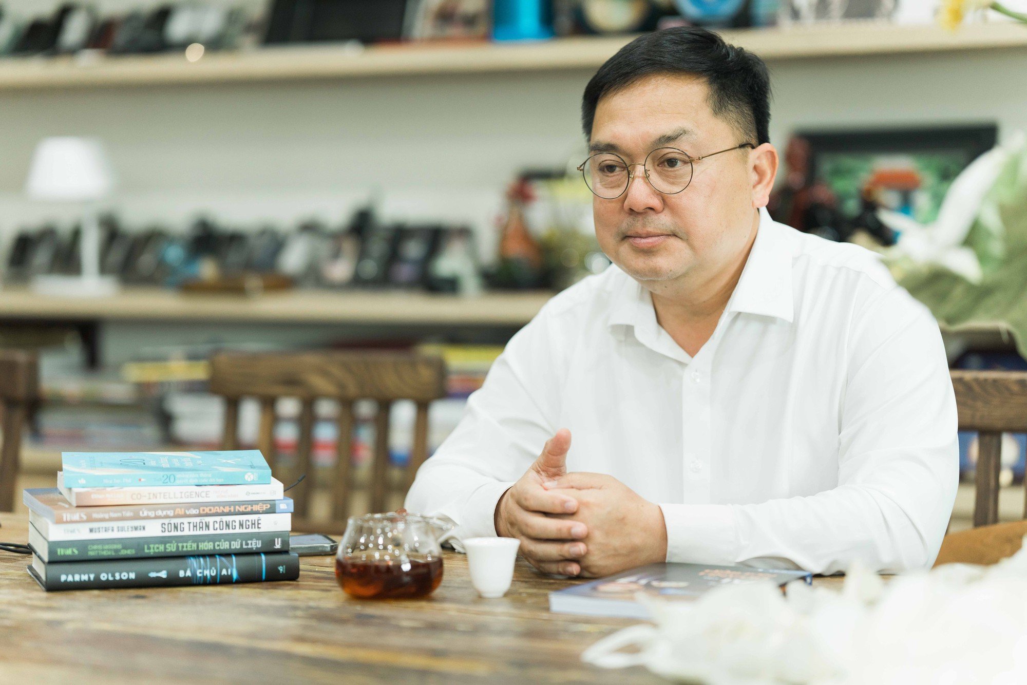 Nghẹn ngào những lời tiễn biệt gửi ông Hoàng Nam Tiến: “Dự án đang đi đến phút 90 rồi anh ơi…”- Ảnh 1.